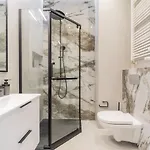 Апартаменты Hanza Tower De Lux
