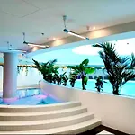 Hanza Tower De Lux Апартаменты *